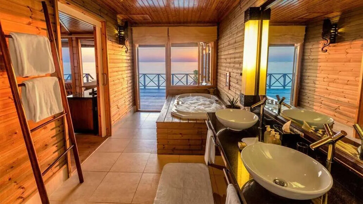 Komandoo Maldives Island Resort